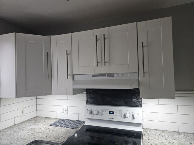 876 Windermere Ave, Unit 2nd Floor in Drexel Hill, PA - Building Photo - Building Photo