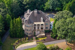 11140 W Rd in Roswell, GA - Building Photo