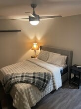 7332 Lake Front Dr, Unit FrontGuestBedroom in Charlotte, NC - Building Photo - Building Photo