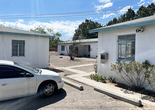 1305 San Mateo Blvd SE in Albuquerque, NM - Building Photo - Building Photo