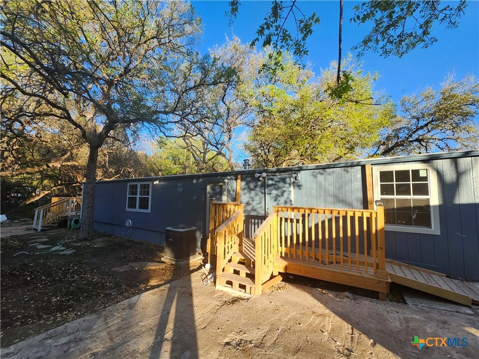 3255 Skyline Dr in Canyon Lake, TX - Building Photo