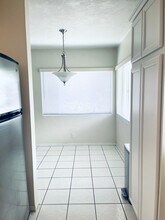 2304 Lake Osborne Dr in Lake Worth Beach, FL - Foto de edificio - Building Photo