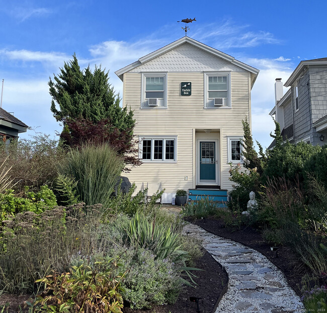 1895 Fairfield Beach Rd in Fairfield, CT - Building Photo - Building Photo