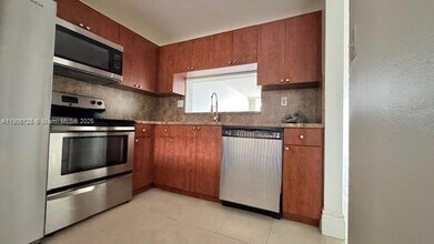 10865 SW 112th Ave in Miami, FL - Building Photo - Building Photo