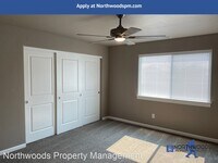 336 Everett Way photo'