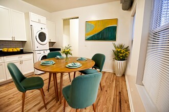 732 W. Grace / 3803-3809 N. Broadway in Chicago, IL - Building Photo - Interior Photo