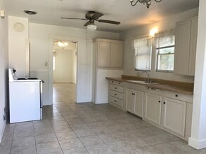771 5th St in Gustine, CA - Building Photo - Building Photo