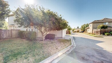 4732-4736 Starbuck Ave in Santa Rosa, CA - Building Photo - Building Photo