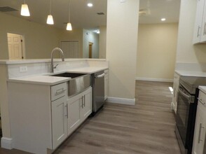 456 Iroquois Ave NW in Palm Bay, FL - Foto de edificio - Building Photo
