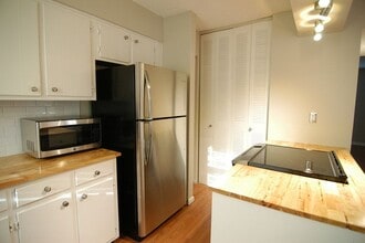 5510 Country Dr, Unit Apt 42 in Nashville, TN - Building Photo - Building Photo