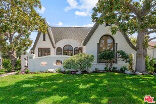 802 Cochran Ave in Los Angeles, CA - Building Photo