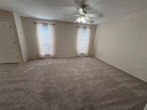 1007 Stoneleigh Ct in Tomball, TX - Building Photo - Building Photo