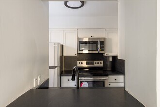 10075 Westpark Dr in Houston, TX - Building Photo - Building Photo