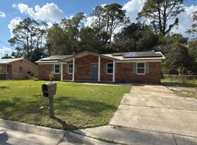 1003 Bartow Ave in Pensacola, FL - Building Photo