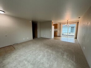 2516 Castle Ave in Roseburg, OR - Building Photo - Building Photo