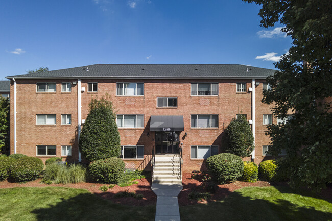 Woodlee Terrace Apartments in Woodbridge, VA - Building Photo - Building Photo