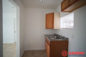 190 Price St in Bakersfield, CA - Building Photo - Building Photo