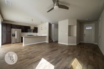 1325 E Via Viola Way in Fresno, CA - Building Photo - Building Photo