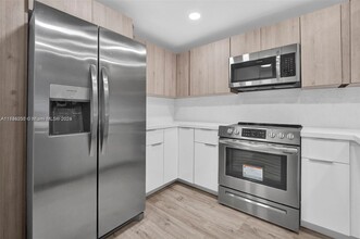 11225 SW 88th St in Miami, FL - Building Photo - Building Photo