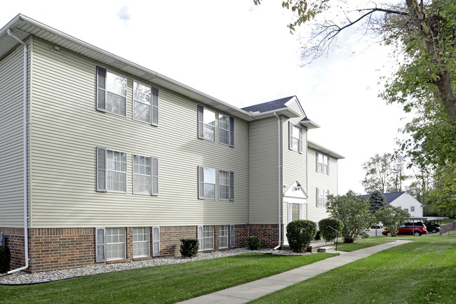 Heritage Grove Apartments in Fort Gratiot, MI - Building Photo - Building Photo