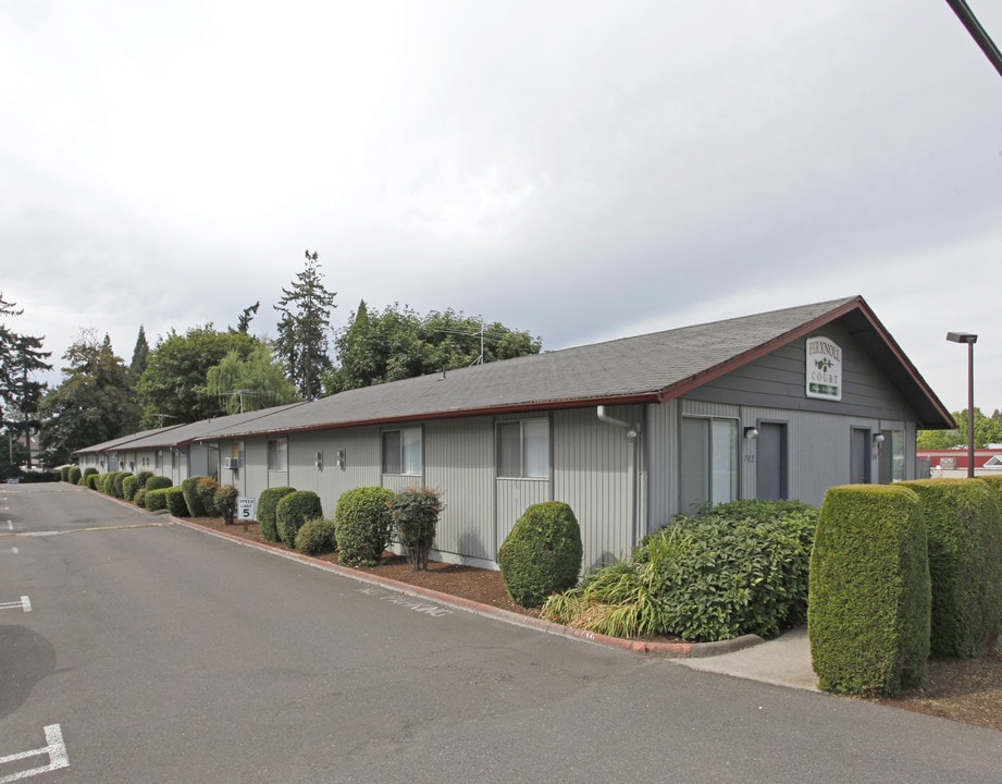 Fir Knoll Court Apartments in Salem, OR - Building Photo