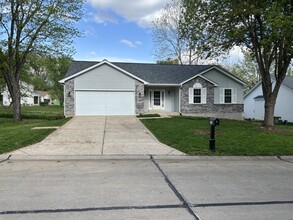 738 Starlight Dr in St. Charles, MO - Foto de edificio - Building Photo