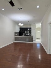 398 Mesa Dr, Unit A in Del Valle, TX - Foto de edificio - Building Photo