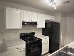 7906 West Gate Blvd in Austin, TX - Building Photo - Building Photo
