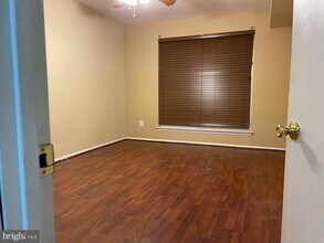 275 Green St, Unit 4H8 in Beverly, NJ - Building Photo - Building Photo