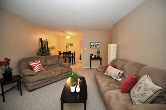 Pandosy Square Apartments in Kelowna, BC - Building Photo - Building Photo