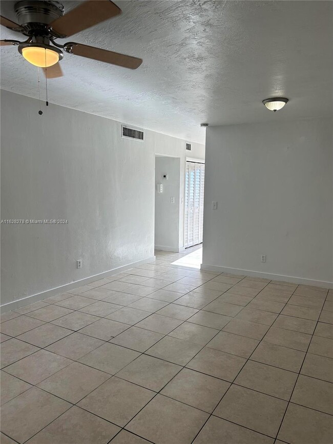 14002 NE 2nd Ct in Miami, FL - Building Photo - Building Photo