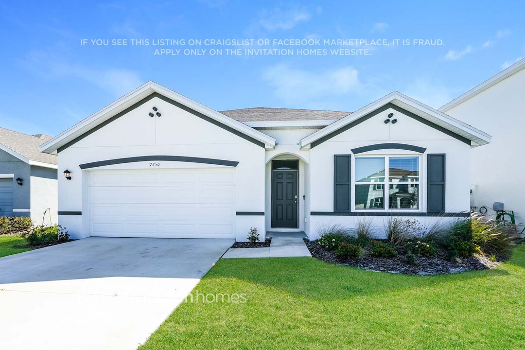 7750 Harbor Moor Dr in Palmetto, FL - Building Photo