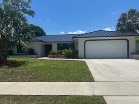 14040 Paddock Dr in Wellington, FL - Building Photo