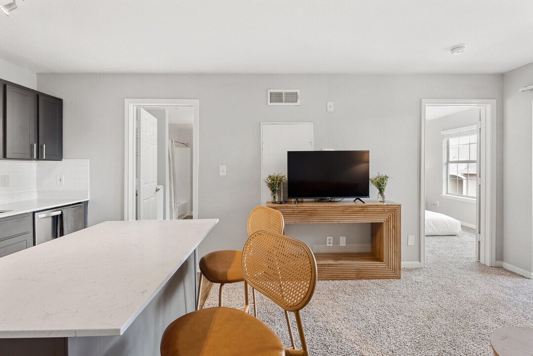 8054 Exchange Dr in Austin, TX - Building Photo