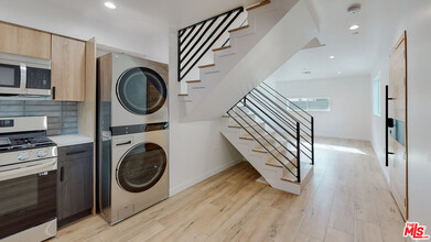 16010 Cantlay St in Los Angeles, CA - Building Photo - Building Photo