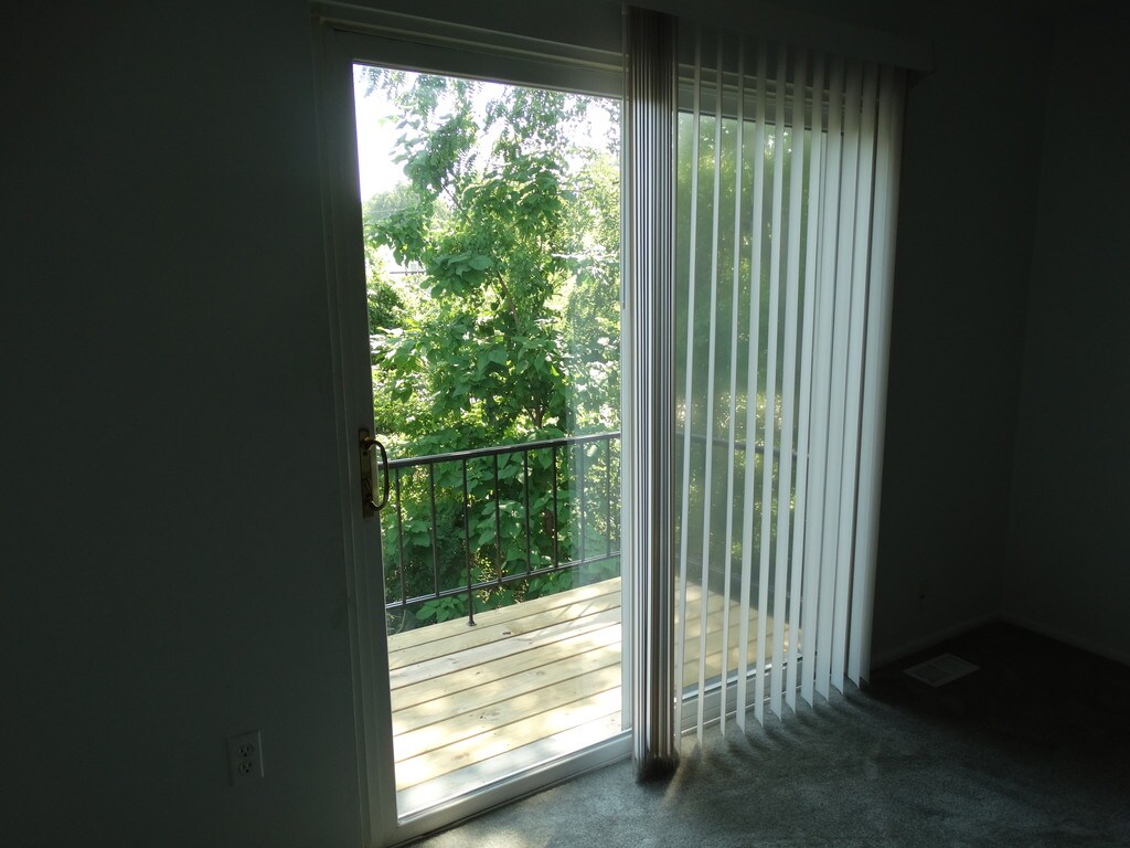 Creekside Apartments St. Charles, MO Apartments