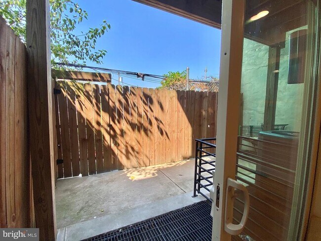 property at 1950 N Gratz St