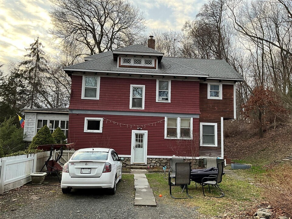 265 Spring St in Monroe, NY - Building Photo