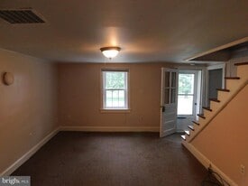 430 Sugar Hill Rd in White Post, VA - Building Photo