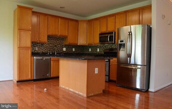 25508 Crossfield Dr in Chantilly, VA - Building Photo - Building Photo