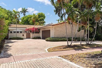 5830 Pine Tree Dr in Miami, FL - Building Photo - Building Photo