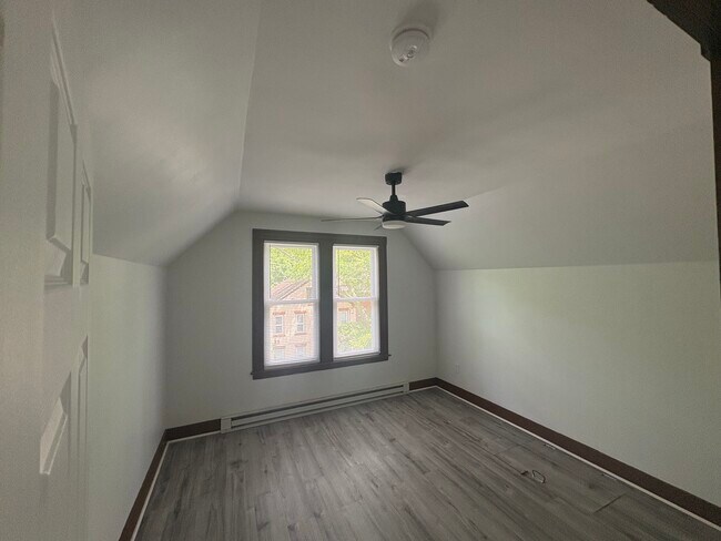 86 Mechanic St, Unit 86 Unit B in New Haven, CT - Building Photo - Building Photo