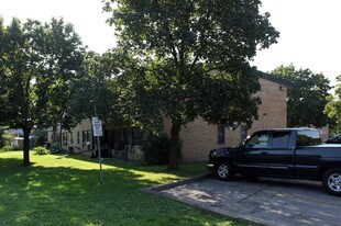 5 Arbor Dell Rd in Toronto, ON - Building Photo