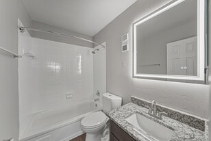 Magnolia Apartments in Orlando, FL - Building Photo