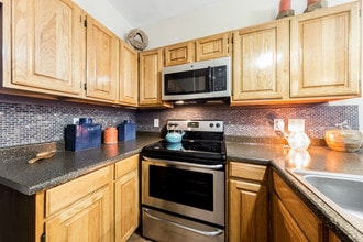 Pavilions at Northshore Apartment Homes in Portland, TX - Foto de edificio - Building Photo