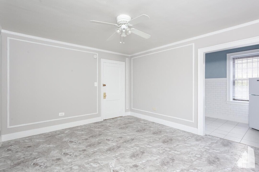 4236 N Broadway Photo