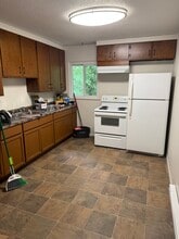 901 Walnut Ave, Unit F in Dixon, IL - Building Photo - Building Photo