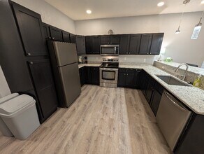 118 Canadian St in San Antonio, TX - Foto de edificio - Building Photo