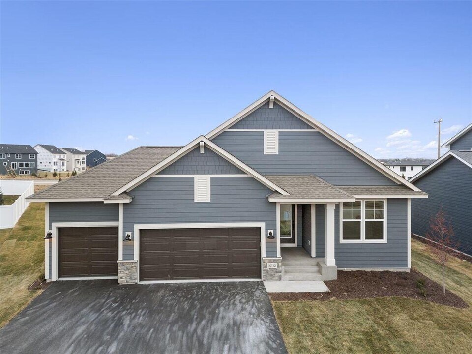10142 Arrowwood Trl in Woodbury, MN - Foto de edificio