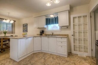 25 Broadleaf Pl in Kitchener, ON - Building Photo - Building Photo